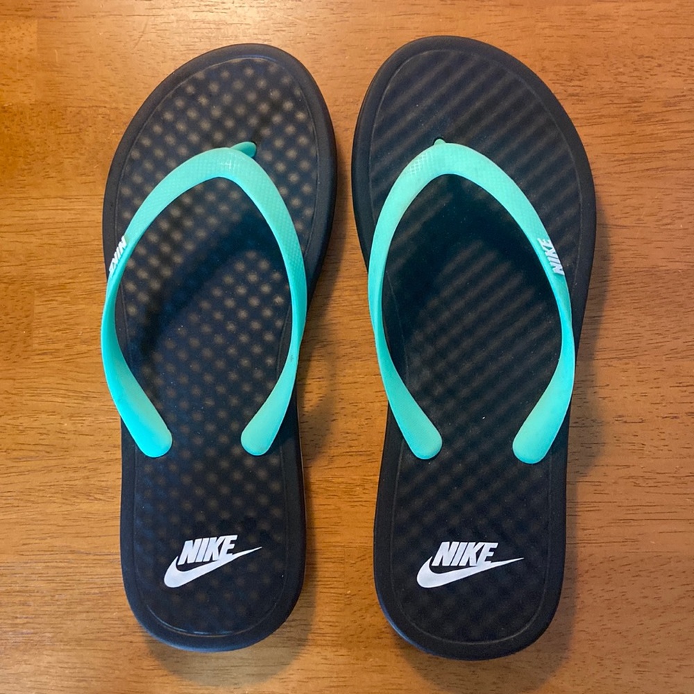 Nike flip flops